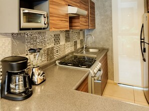 Fridge, microwave, oven, stovetop