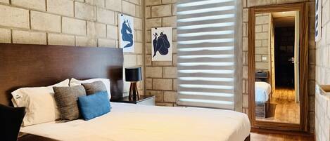 2 makuuhuonetta, työpöytä, ilmainen Wi-Fi, vuodevaatteet