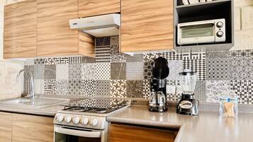 Fridge, microwave, oven, stovetop