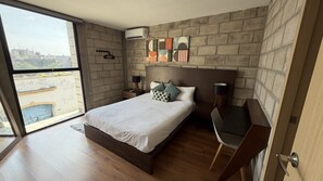 1 chambre, bureau, fer et planche à repasser, Wi-Fi gratuit
