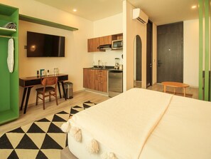 1 bedroom, desk, iron/ironing board, free WiFi - Deluxe Suite w/Incredible View & Pool | 1 BD | Tribu Sonata (Guadalajara)