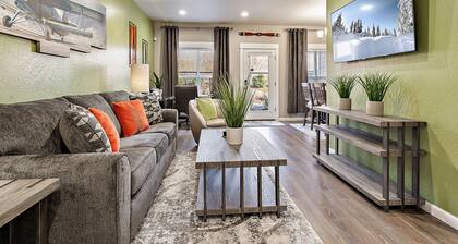 Aviator-Themed, Fastest WiFi, 2 King Beds Home