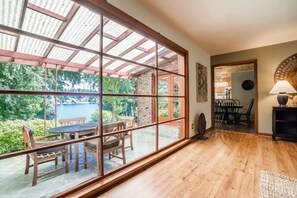 Dining - 3Bd lake home w/ hot tub & private dock (Lakewood)