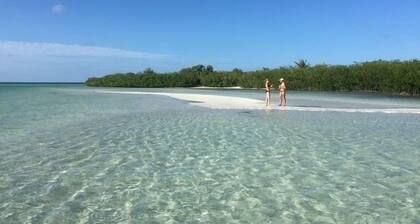 PALM COTTAGE - Sleeps 4 summer fun ..lobster season.