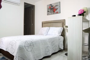1 bedroom, iron/ironing board, free WiFi, bed sheets - Apartaestudio Moderno en Cali 2 (Cali)
