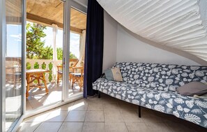 TV - 2 bedroom awesome home in Maslenica (Maslenica)