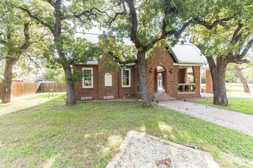 Charming, Tudor Style Home Newly Renovated!