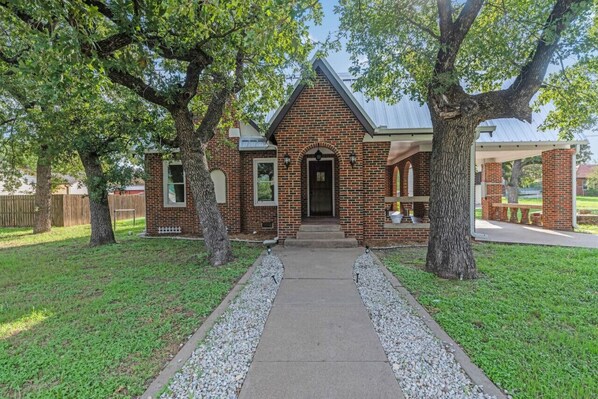 Exterior - Charming, Tudor Style Home Newly Renovated! (Mineral Wells)