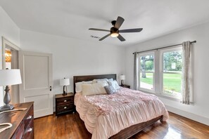 4 bedrooms, desk, WiFi - Charming, Tudor Style Home Newly Renovated! (Mineral Wells)