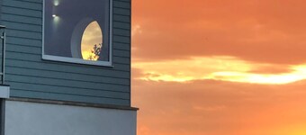 Lovely two bedroom home right by Nairn Beach!