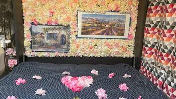 1 camera, una cassaforte in camera, ferro/asse da stiro, Wi-Fi gratuito