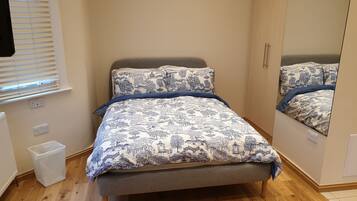 1 slaapkamer, een kluis op de kamer, een strijkplank/strijkijzer