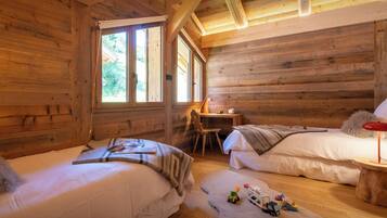4 chambres, fer et planche à repasser, Wi-Fi, draps fournis