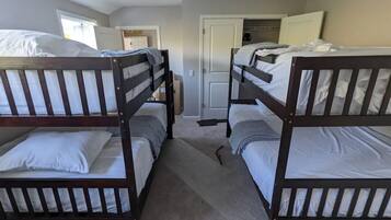 3 Schlafzimmer, Schreibtisch, Bügeleisen/Bügelbrett, kostenloses WLAN