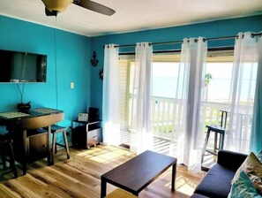 Living area - Breezy Beach Front Retreat With Ocean Views - 2206 (Corpus Christi)