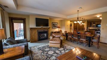 Télévision, cheminée, espaces bureaux