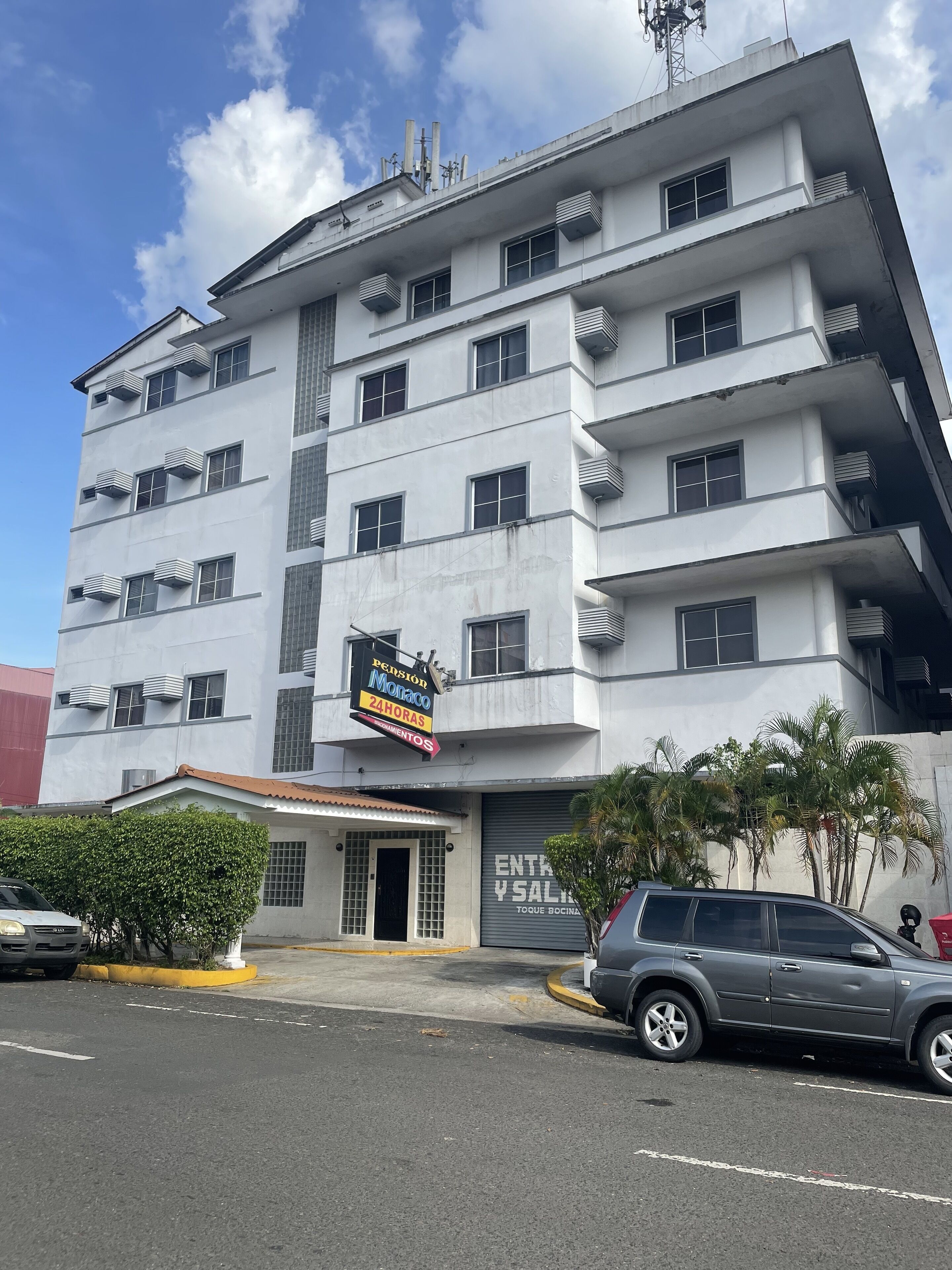 Fachada de la propiedad