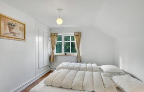 5 bedrooms, travel crib, free WiFi