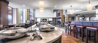 Studio | Free Breakfast Buffet. Downtown Marquette