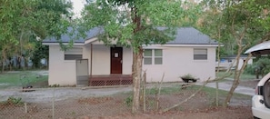 Exterior - 10 minutes to the Beach. Large house 4/2 (Yulee)