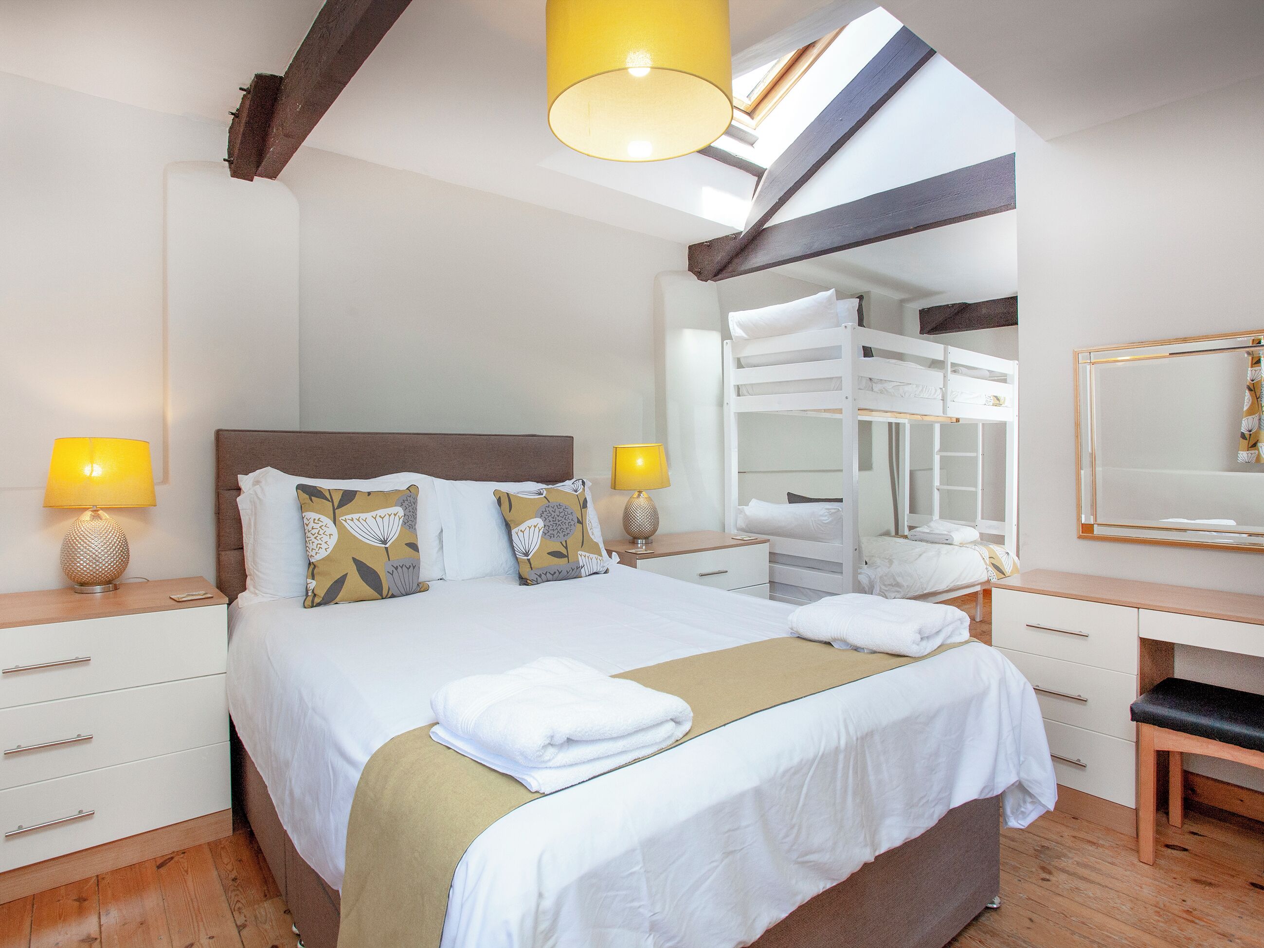 4 bedrooms, free WiFi, bed sheets