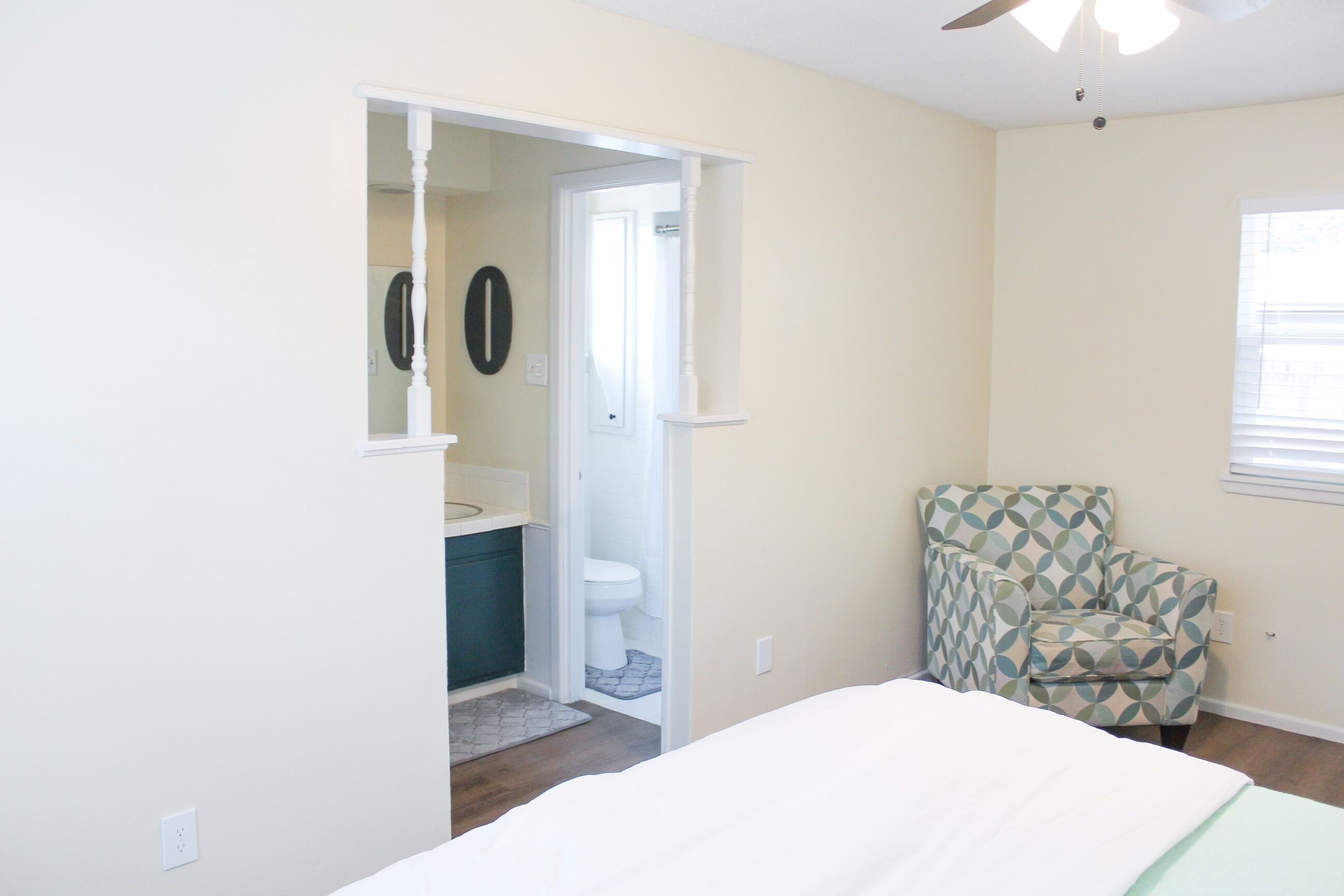 3 habitaciones, escritorio, tabla de planchar con plancha y wifi gratis 