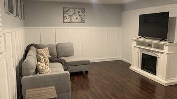 Smart TV, fireplace