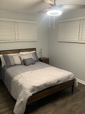 3 chambres, fer et planche à repasser, Wi-Fi gratuit, draps fournis