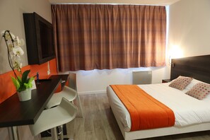Travel crib, free WiFi