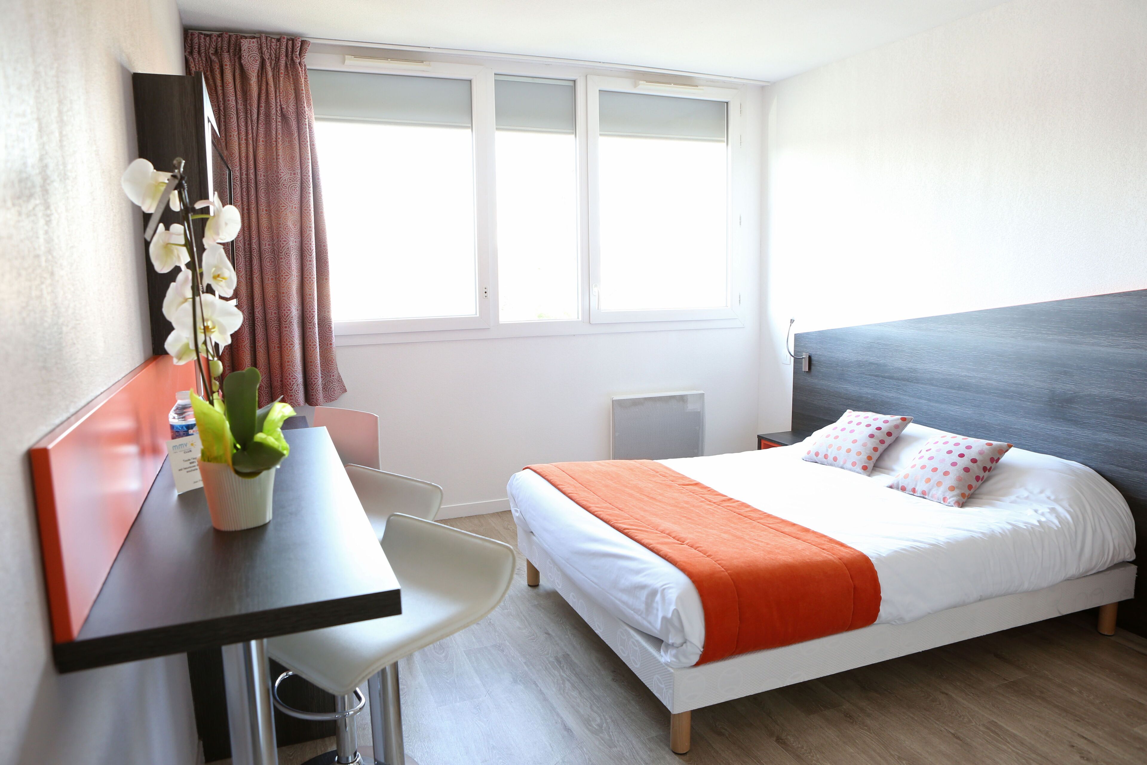 Travel crib, free WiFi