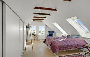 5 bedrooms, travel crib, free WiFi - 5 bedroom awesome home in Erslev (Erslev)