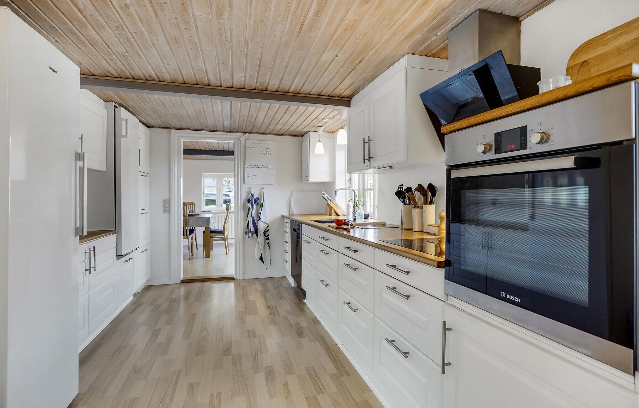 Kjøleskap, ovn, kokeplater og oppvaskmaskin