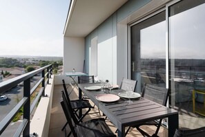 تناول الطعام بالخارج