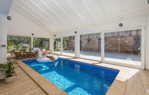 Indendørs pool