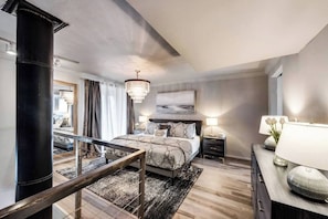 2 habitaciones, tabla de planchar con plancha y cuna de viaje