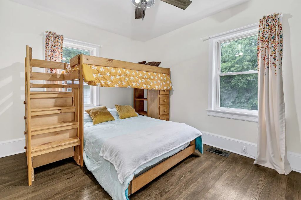3 bedrooms, iron/ironing board, travel crib, free WiFi