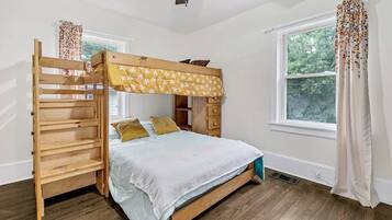 3 bedrooms, iron/ironing board, travel crib, free WiFi