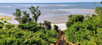 Private Beach.  Fabulous Bay Views. WIFI