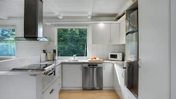 Fridge, stovetop, dishwasher, coffee/tea maker