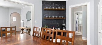 The Hawksbill Haus (w/ hot tub)