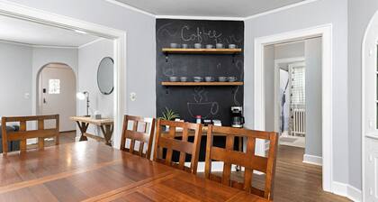 The Hawksbill Haus (w/ hot tub)