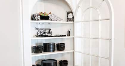 Cheerful Colonial in Historic Olde Wythe, Hampton, VA