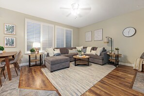 TV - 10 min walk to the beach, hot tub and pool table - Dolphin's Cove in Leucadia (Encinitas)