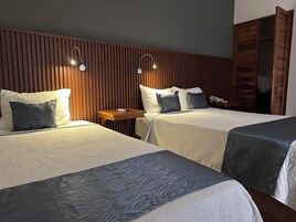 Quarto superior, várias camas | 1 quarto, edredons de pluma