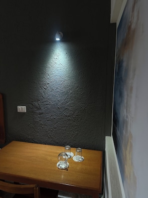 Exclusive-Zimmer, Mehrere Betten, Stadtblick | 1 Schlafzimmer, Daunenbettdecken, Betten mit Memory-Foam-Matratzen