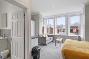 Iron/ironing board, WiFi, bed sheets, wheelchair access