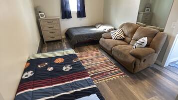 2 多间卧室、熨斗/熨衣板、WiFi、床单