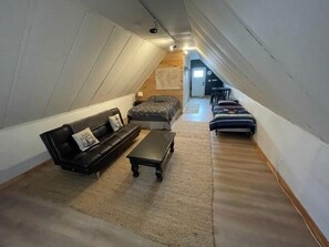 1 bedroom, iron/ironing board, WiFi, bed sheets - The Loft at The Lodge (Sodus Point)