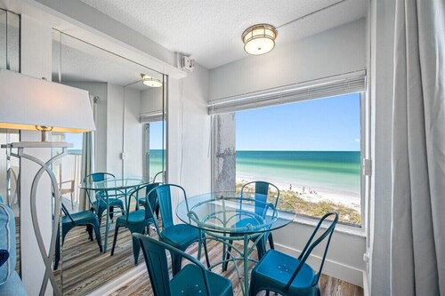 🚤Belleair Beach Club #313 – Cozy Gulf-Front Condo with Stunning Views & Heated Pool!🩱