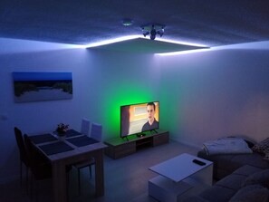 TV, stereo - Fewo Schilfhalm F-1107 Ferienwohnung Nr. 03 - F-1107 Ferienwohnungen Schilfhalm (Garz/Rügen)